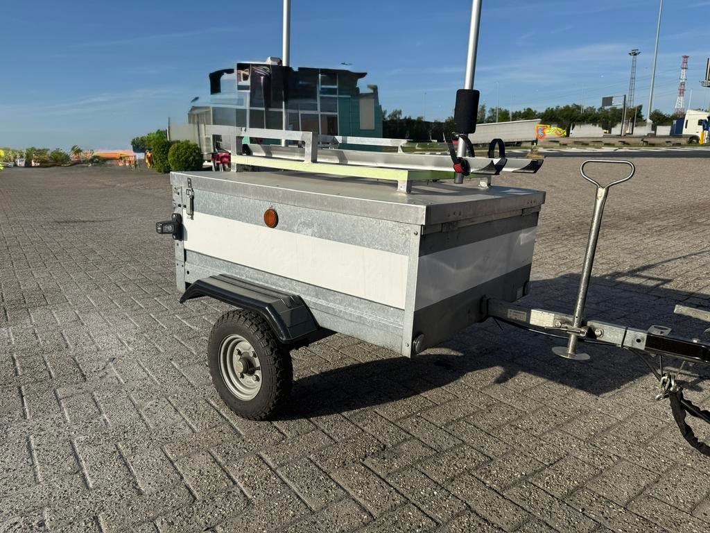 Te huur: gesloten aanhangwagen – ideaal voor vakantie, Auto diversen, Aanhangers en Bagagewagens, Zo goed als nieuw, Ophalen