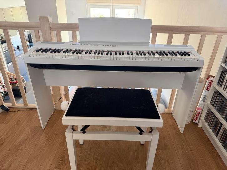 Yamaha P-125 blanc + meuble officiel + pédalier 3 pédales, Muziek en Instrumenten, Piano's, Zo goed als nieuw, Piano, Wit, Ophalen