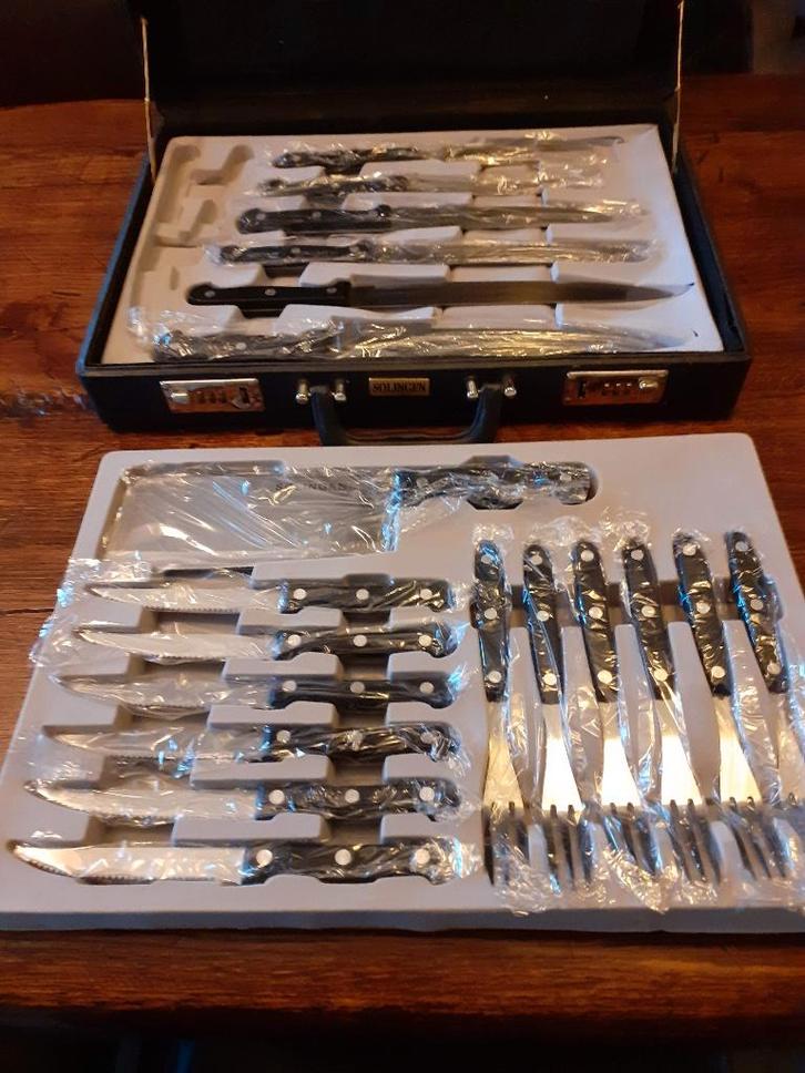 Messenset Solingen in diplomatenkoffer, Maison & Meubles, Cuisine | Couverts, Neuf, Ensemble de couverts, Enlèvement