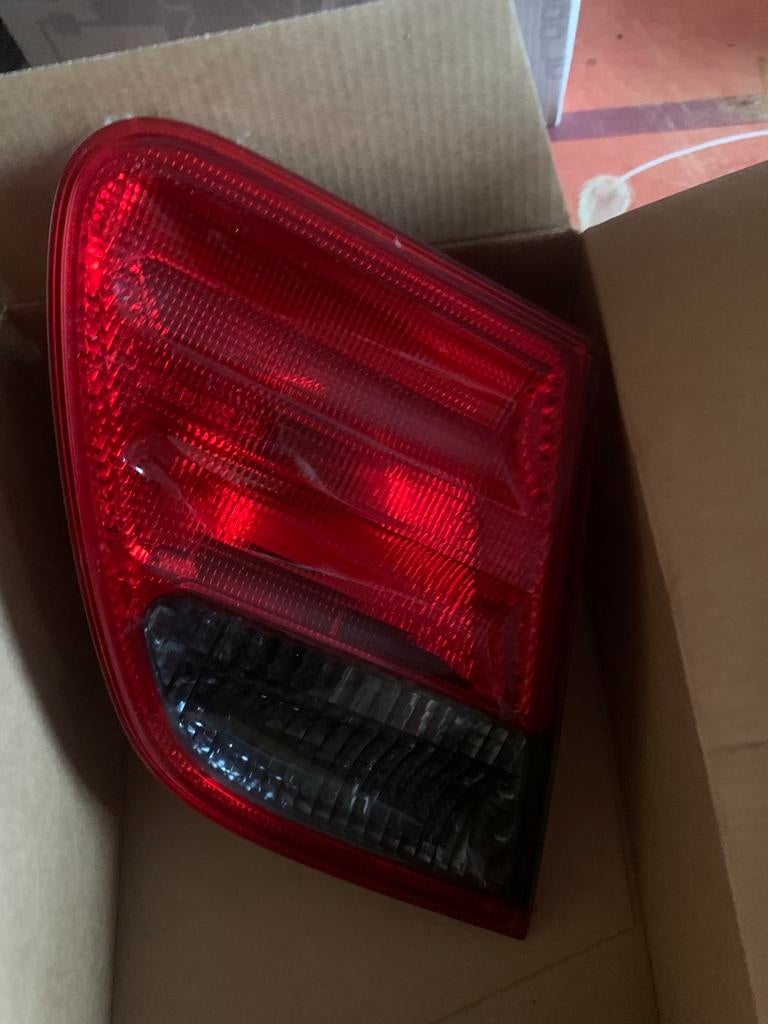 Feu arrière droit et gauche Mercedes E W210, Enlèvement