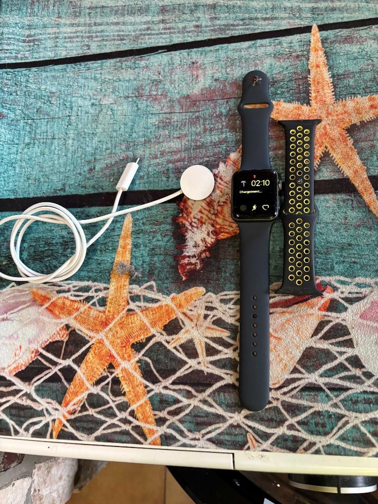 Apple Watch Nike+ - Serie 2 - Aangesloten horloge, Handtassen en Accessoires, Smartwatches, Gebruikt, iOS, Zwart, Conditie, Waterdicht