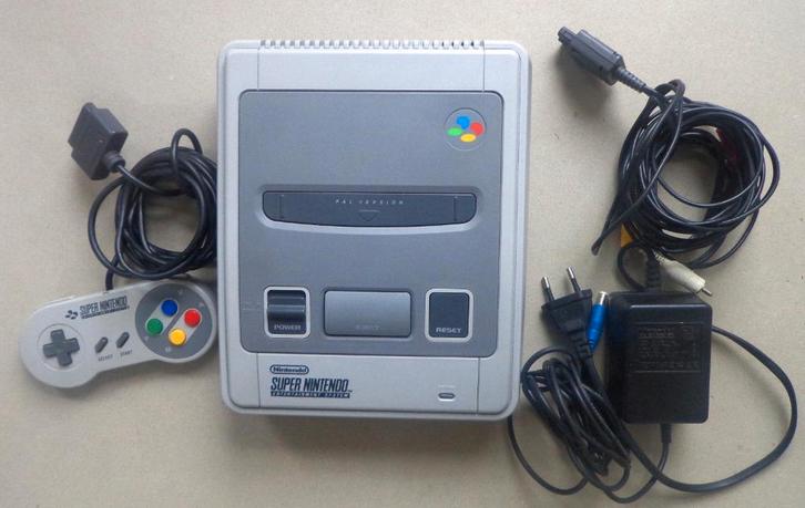 Super Nintendo + aansluitkabels + originele controller, Games en Spelcomputers, Spelcomputers | Nintendo Super NES, Gebruikt, Met 1 controller