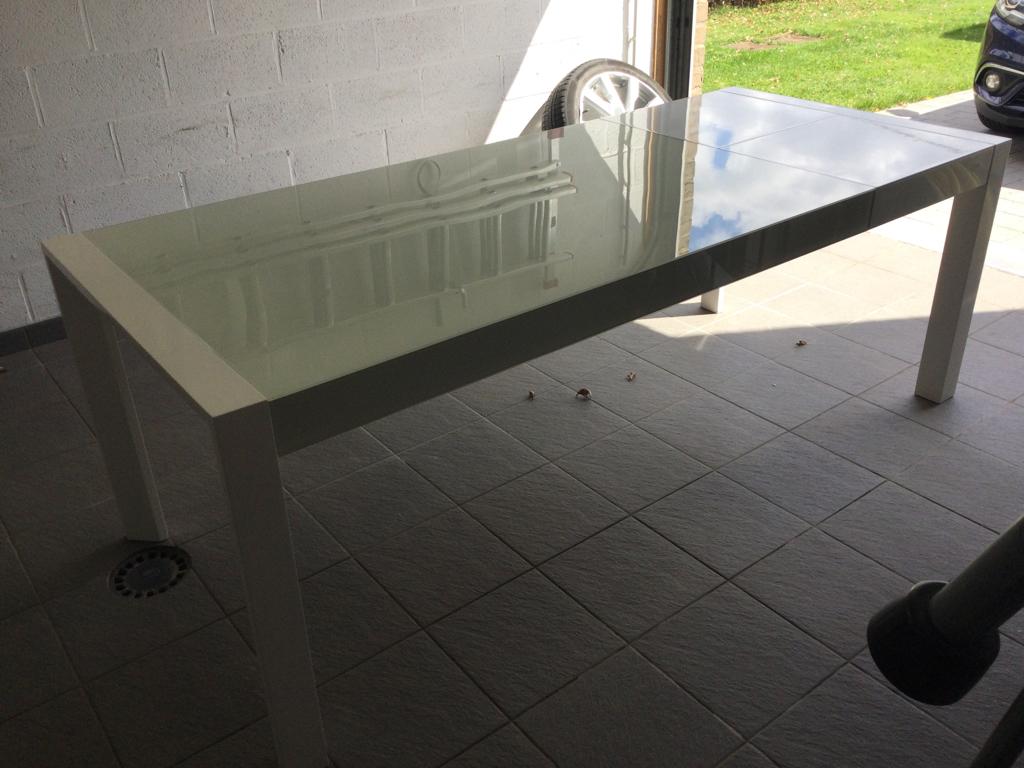 Table blanc laqué avec tablier en verre, 150 à 200 cm, Cinq personnes ou plus, Verre, Enlèvement
