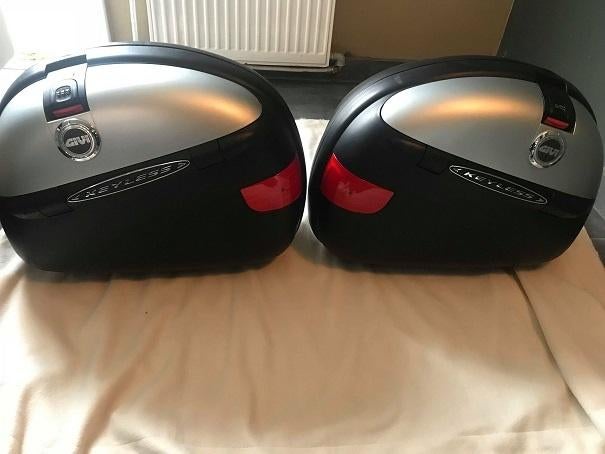 GIVI E41 Keyless zijkoffers+koffer schade aan de linkerzijde, Motoren, Ophalen, Gebruikt