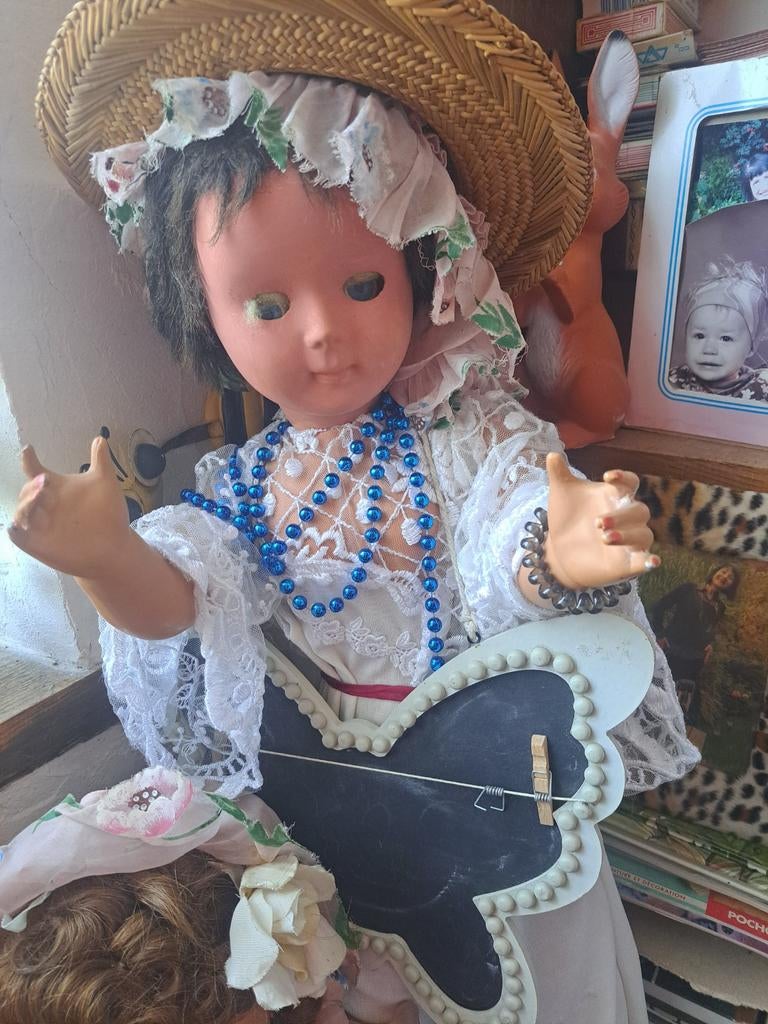 Poupée ancienne, Enlèvement, Poupée