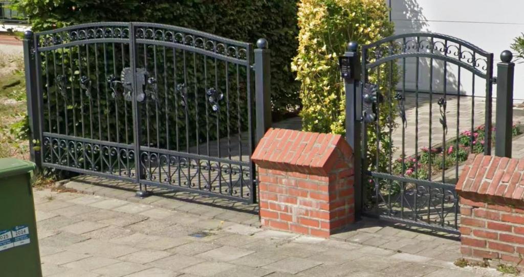 Smeedijzeren sierpoort set – dubbele poort + looppoort, Ophalen, Met poort, Gebruikt, Sierhekwerk