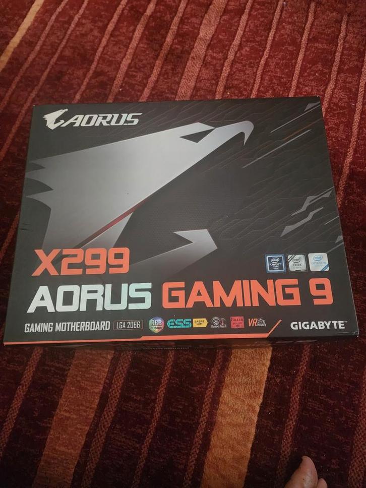 Gigabyte X299 AORUS Gaming 9 - Defect - Voor onderdelen/doos, Computers en Software, Moederborden, Intel, Ophalen of Verzenden