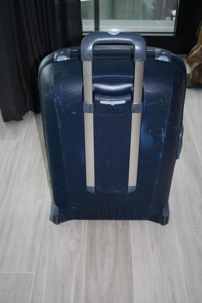 grote reiskoffer, Handtassen en Accessoires, Koffers, Zo goed als nieuw, Hard kunststof, 70 cm of meer, 55 cm of meer, Slot, Uitschuifbare handgreep