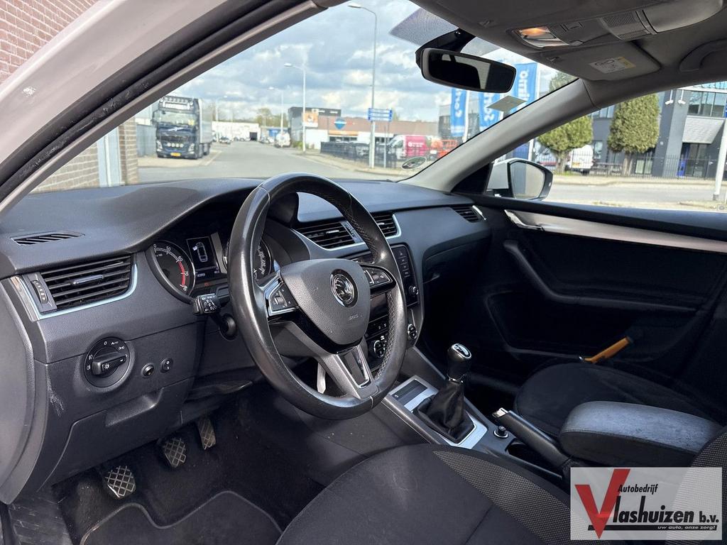 Skoda Octavia Combi 1.0 TSI Greentech Business Edition | € 6, Auto's, Skoda, Zwart, Wit, Bedrijf, 111 g/km