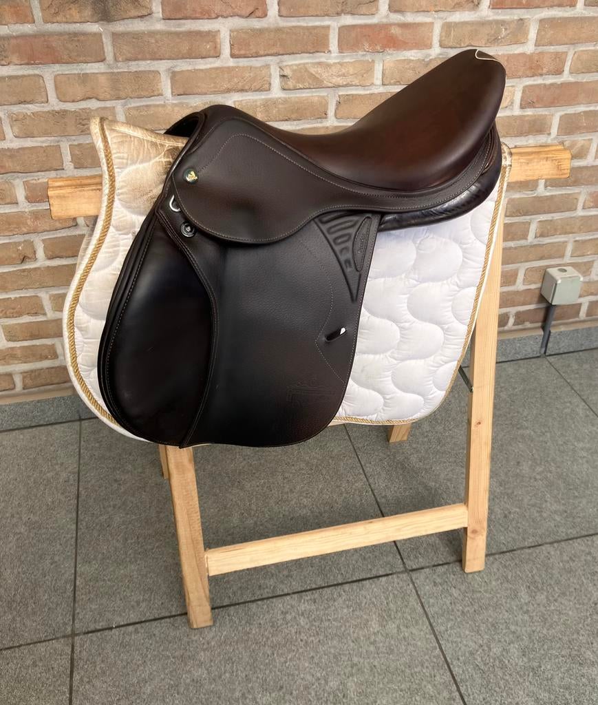 Springzadel Prestige Versailles 17 inch, Animaux & Accessoires, Chevaux & Poneys | Couvertures & Couvre-reins, Enlèvement ou Envoi