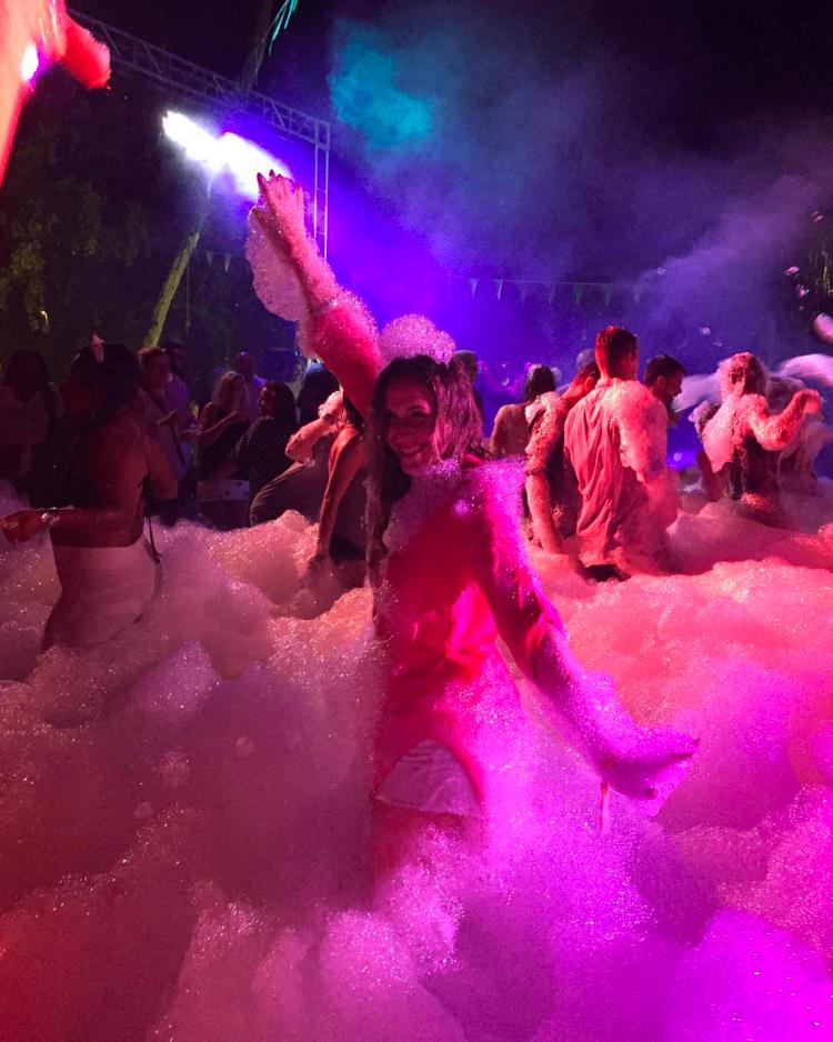 Nouvelle MACHINE À MOUSSE DE PREMIÈRE CLASSE 2000W, Musique & Instruments, Lumières & Lasers, Neuf, Lumières, Commande sonore