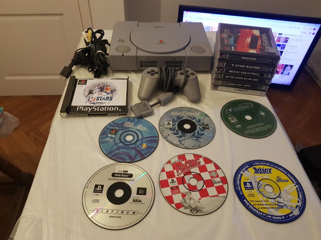 Playstation 1 avec manette et 13 jeux, Consoles de jeu & Jeux vidéo, Consoles de jeu | Sony PlayStation 1, Enlèvement ou Envoi