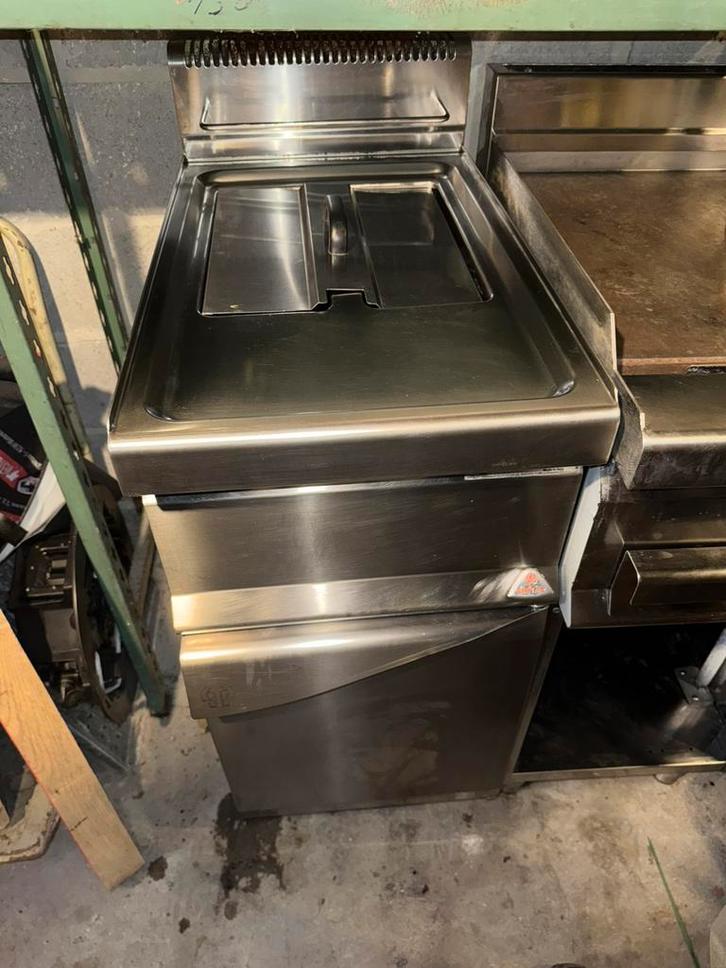 Friteuse à gaz double Berto's 7+7L1 ans comme neuve, Electroménager, Friteuses, Utilisé, 4 litres ou plus, Friteuse duo, Enlèvement