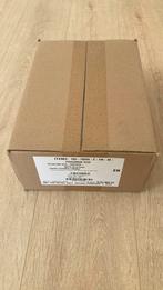 Prismatic evolutions mini tin display sealed case, Hobby en Vrije tijd, Ophalen of Verzenden, Nieuw, Boosterbox