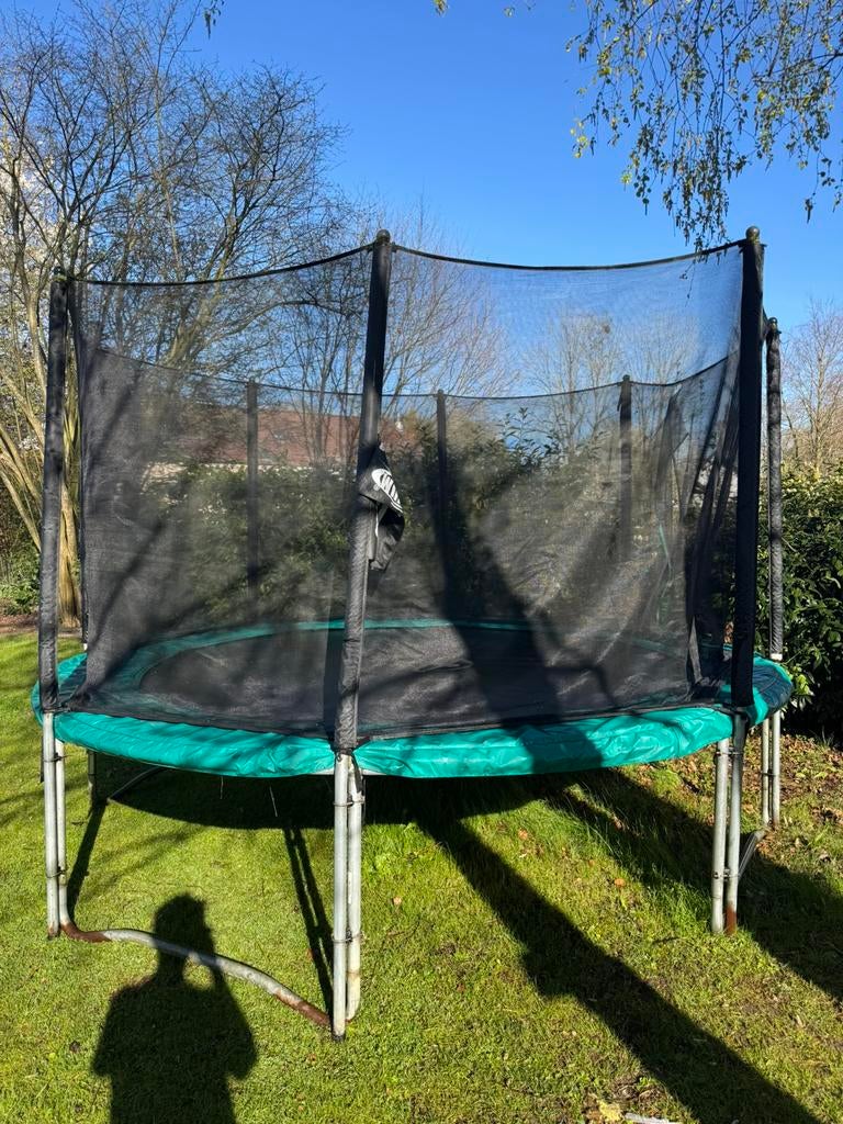 Trampoline de jardin avec filet de sécurité  ~3,20 m, Enfants & Bébés, Jouets | Extérieur | Trampolines, Enlèvement, Comme neuf