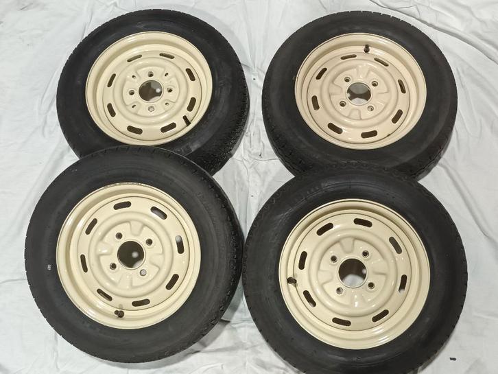 Ensemble de jantes 12 pouces avec pneus, Classic Mini, Autos : Pièces & Accessoires, Freins & Transmission, Mini, Rover, Austin