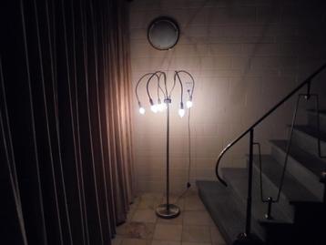 Schemerlamp. beschikbaar voor biedingen