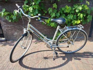 Damesfiets beschikbaar voor biedingen