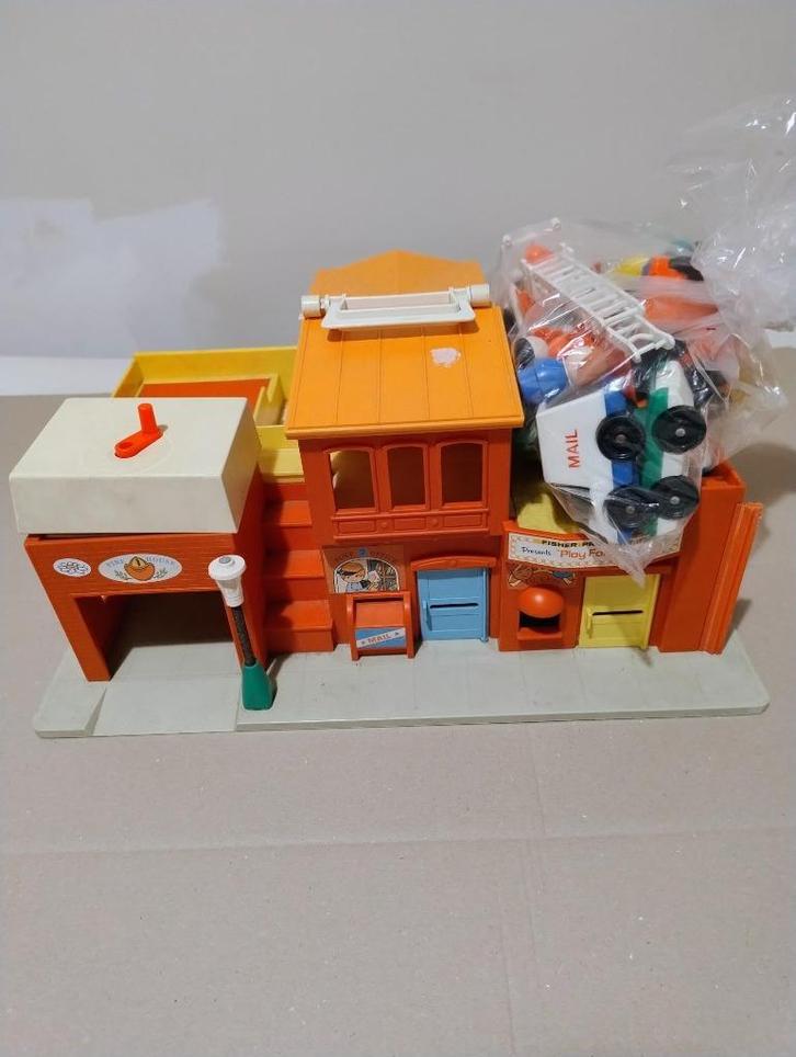 Fisher Price Vintage oude stad met héél véél gerief + popjes, Kinderen en Baby's, Speelgoed | Fisher-Price, Gebruikt, Met geluid