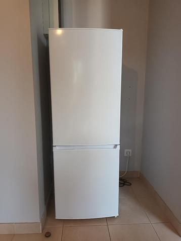 Vends réfrigérateur/congélateur beschikbaar voor biedingen