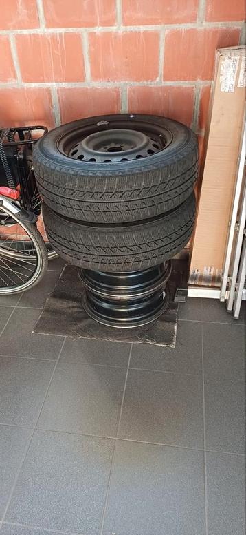 4 velgen + 2 extra merk winterbanden. beschikbaar voor biedingen