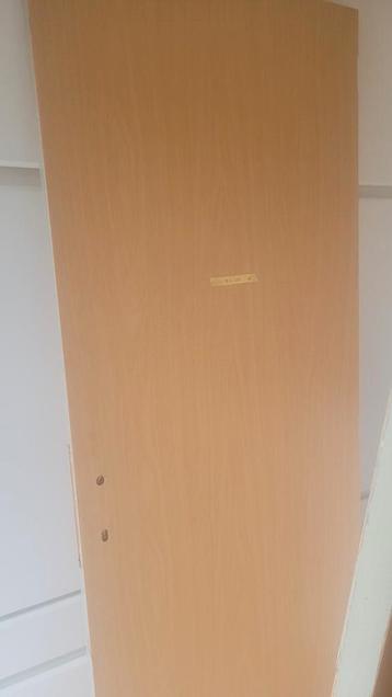 Stevige en zware binnendeuren beschikbaar voor biedingen