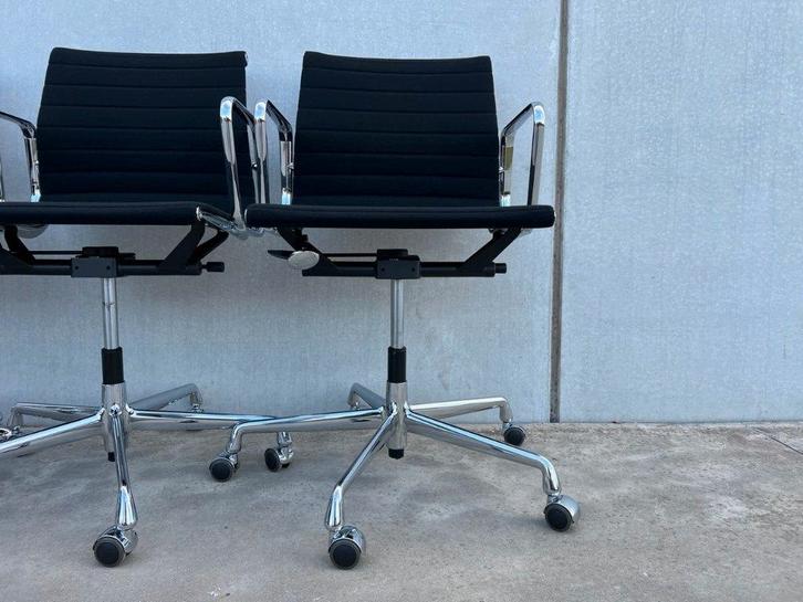 Vitra Eames EA117 hopsak bureaustoel, Huis en Inrichting, Bureaustoelen, Zo goed als nieuw, Bureaustoel, Zwart, Ophalen of Verzenden