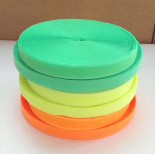 330) Opnaaibaar Velcro / Klittenband 2,5cm Breed Fluo, Hobby en Vrije tijd, Naaien en Fournituren, Nieuw, Overige typen, Ophalen of Verzenden
