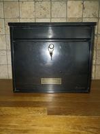 Zwarte brievenbus, Ophalen