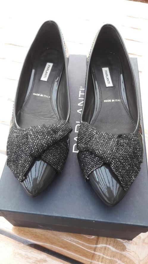Jolie paire de chaussures en cuir verni de la marque Parlant, Vêtements | Femmes, Chaussures, Comme neuf, Enlèvement ou Envoi