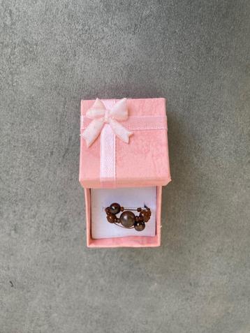 Ring met bruine parels, Handtassen en Accessoires, Ringen, Ophalen of Verzenden, Zo goed als nieuw, 17 tot 18