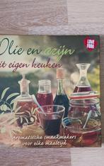 Olie en azijn uit eigen keuken, Ophalen of Verzenden, Zo goed als nieuw