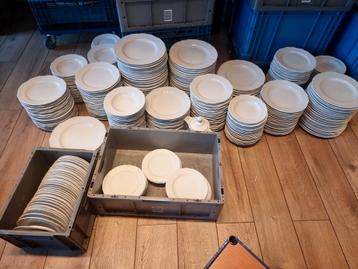 grand lot de vaisselle beschikbaar voor biedingen