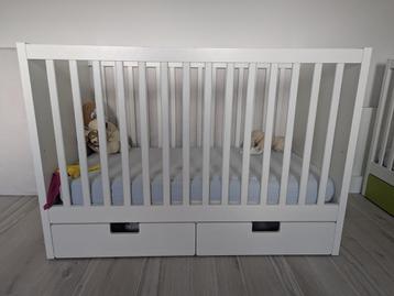Ikea babybed Stuva met matras beschikbaar voor biedingen