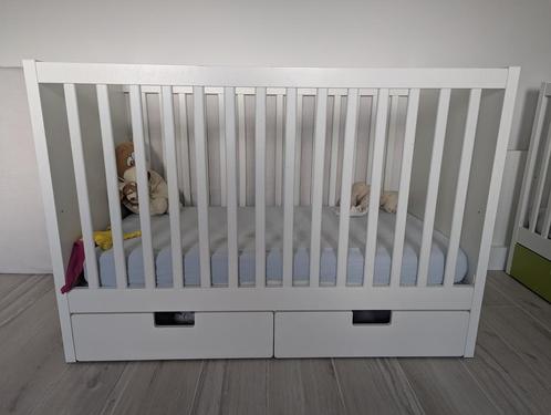 Ikea babybed Stuva met matras, Kinderen en Baby's, Babyparken, Gebruikt, Rechthoekig, In hoogte verstelbaar, Lade, Ophalen