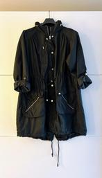 Zwarte jas met gouden afwerking, Kleding | Dames, Grote Maten, Ophalen of Verzenden, Zo goed als nieuw, Zwart, Jas of Mantel
