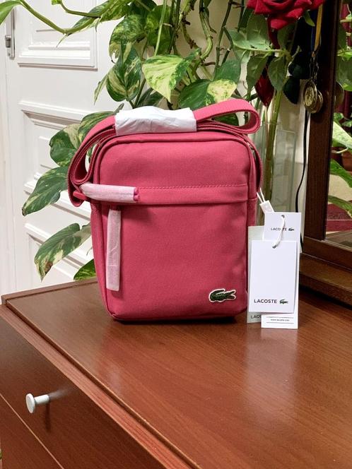 Lacoste - Boekentas - Roze, Handtassen en Accessoires, Tassen | Schoudertassen, Nieuw, Overige merken, Roze, Ophalen of Verzenden