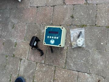 Automatisch poortje kippenhok beschikbaar voor biedingen