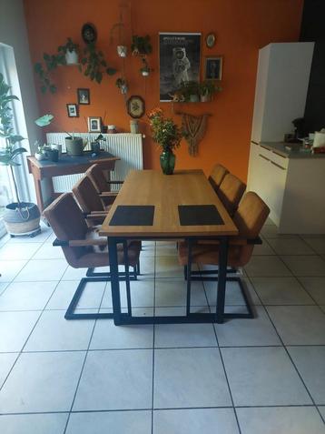 Uittrekbare keukentafel van 6 tot 12 man beschikbaar voor biedingen