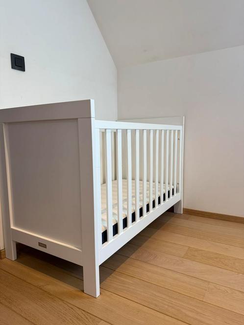 Baby / kinderbedje met matras kussen en bedlinnen, Kinderen en Baby's, Kinderkamer | Bedden, Zo goed als nieuw, Matras, Ophalen