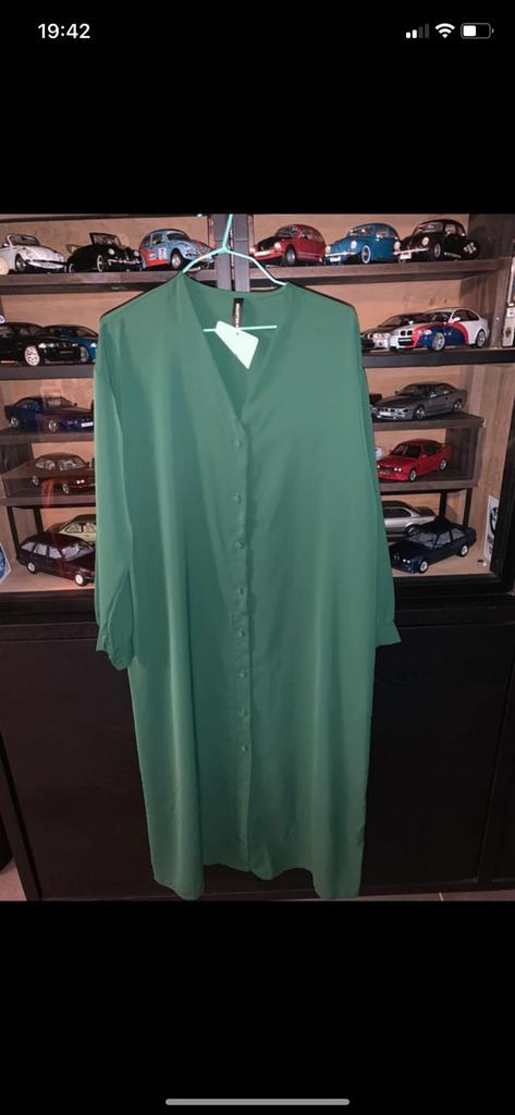 Nieuwe jurk, Kleding | Dames, Jurken, Nieuw, Maat 46/48 (XL) of groter, Groen, Onder de knie, Ophalen of Verzenden