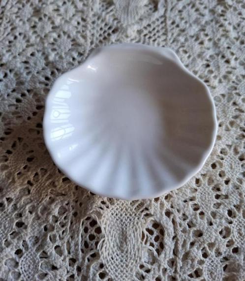 Mini porseleinen schelp schaaltje, klein zeep schaaltje, Huis en Inrichting, Woonaccessoires | Overige, Zo goed als nieuw, Ophalen of Verzenden