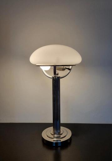 Lampe de table en nickel avec abat-jour opalin par Adolf Loo