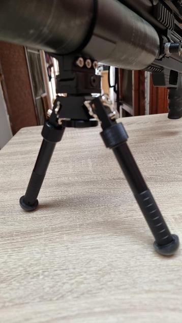Bipod met snelsluiting beschikbaar voor biedingen