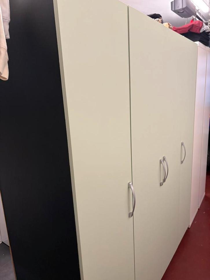 Gratis kleerkast, Huis en Inrichting, Kasten | Kleerkasten, Gebruikt, Met plank(en), Ophalen