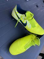 Nike voetbalschoenen 44, Sport en Fitness, Ophalen, Zo goed als nieuw