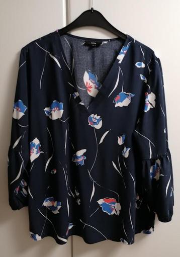 Donkerblauw bloesje met V-hals en bloemenprint, 42 beschikbaar voor biedingen