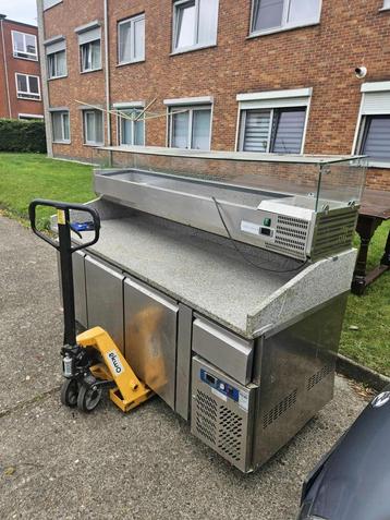 Marmere werkbank met xxl saladette beschikbaar voor biedingen