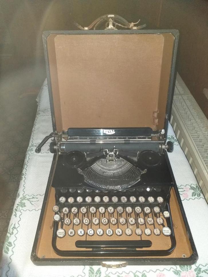 Machine à  ecrire portable ROYAL, Divers, Machines à écrire, Utilisé, Enlèvement