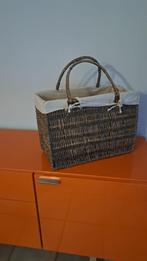 Rieten mand L=48cm Hoog 35 ,Br= 23cm linnen bescherming, Huis en Inrichting, Ophalen, Gebruikt, Mand